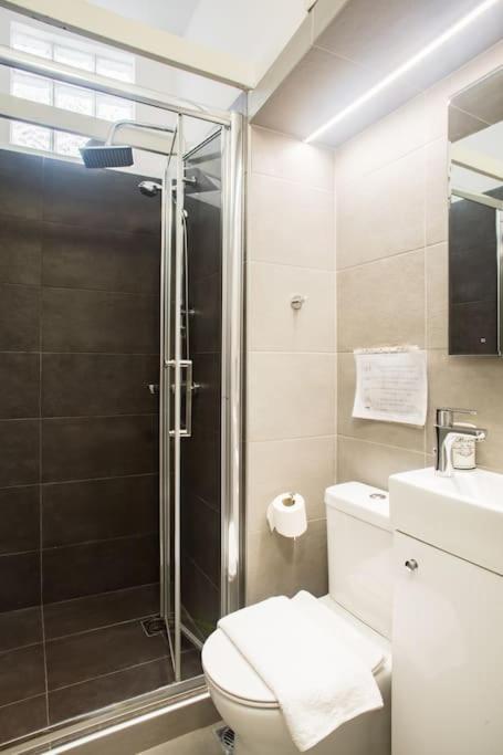 Splendid Full 5bdr/3bath/2kitchens Mansion In Ath Ateny