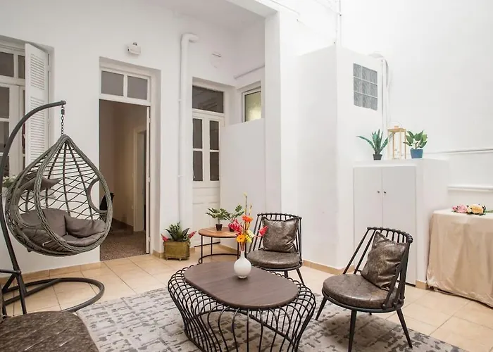 Splendid Full 5Bdr/3Bath/2Kitchens Mansion In Ath