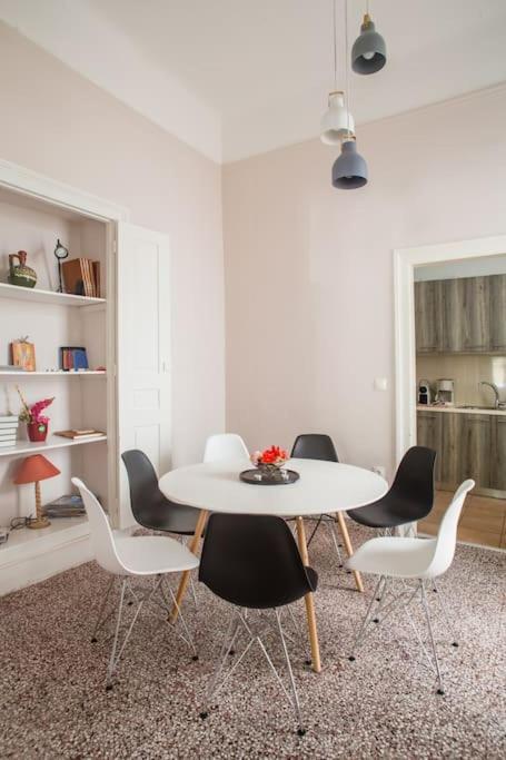 Apartment Splendid Full 5bdr/3bath/2kitchens Mansion In Ath Athens