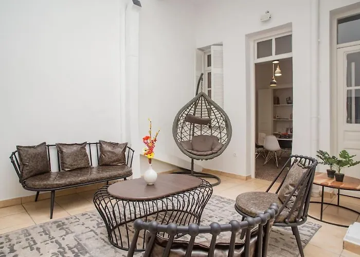 Splendid Full 5Bdr/3Bath/2Kitchens Mansion In Ath